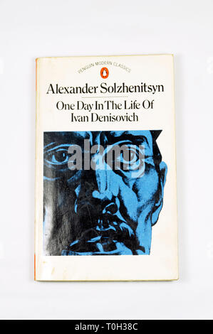 Penguin Modern Classics traduction d'une journée d'Ivan Denisovich par Alexandre Soljenitsyne. Banque D'Images