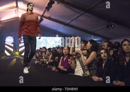 St Andrew's fashion show annuel de bienfaisance dans le quad, cette année soutenir la morsure. En vedette : Les étudiants de St Andrews où : St Andrews, Royaume-Uni Quand : 16 Feb 2019 Credit : Euan Cherry/WENN Banque D'Images