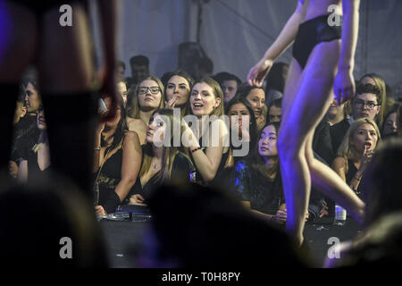 St Andrew's fashion show annuel de bienfaisance dans le quad, cette année soutenir la morsure. En vedette : Les étudiants de St Andrews où : St Andrews, Royaume-Uni Quand : 16 Feb 2019 Credit : Euan Cherry/WENN Banque D'Images