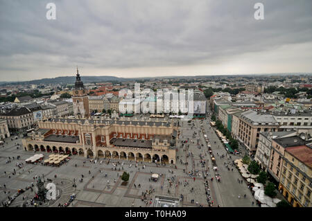 Place du marché principale de Cracovie, vue aérienne, Pologne Banque D'Images