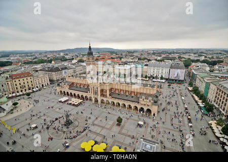 Place du marché principale de Cracovie, vue aérienne, Pologne Banque D'Images