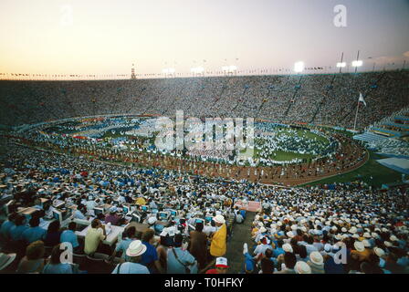 Sports, XXIII, la cérémonie d'ouverture des Jeux Olympiques, à Los Angeles, 1984, Additional-Rights Clearance-Info-Not-Available- Banque D'Images