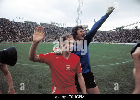 Sports, football, championnat du monde, championnat du monde 1974 Championnat du Monde, finale, match pour la 3e place, le Brésil et la Pologne (0 : 1), Grzegorz Lato et Jan Tomaszewski, Munich, Allemagne, 6.7.1974, Additional-Rights Clearance-Info-Not-Available- Banque D'Images