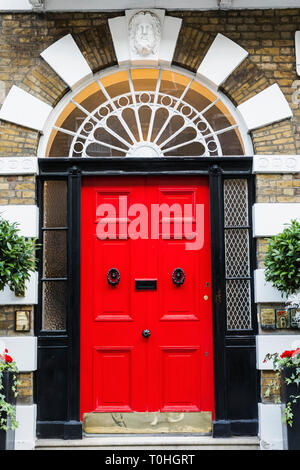 L'Angleterre, Londres, Westminster, Harley Street, la porte de la Chambre Rouge Banque D'Images