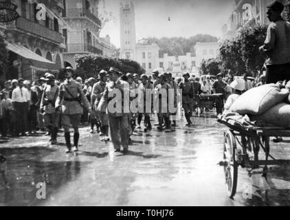Géographie / billet, l'Algérie, de la politique, d'émeutes à Mostaganem, soldats français dans la rue, vers 1936, Additional-Rights Clearance-Info-Not-Available- Banque D'Images
