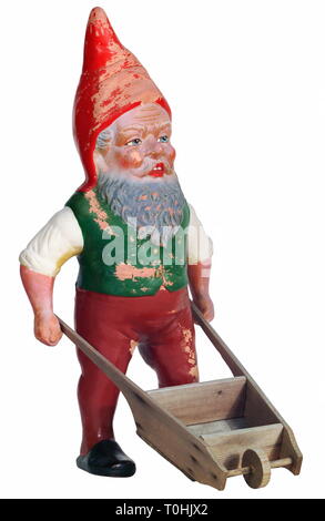 / Souvenirs kitsch, nain de jardin, nain de jardin avec brouette de 1920 ans, l'Allemagne, l'Additional-Rights Clearance-Info-Not-Available- Banque D'Images