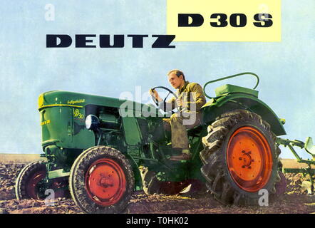 L'agriculture, la machine, moteur de traction, Deutz D30, Allemagne, 1962, agriculteur, cultivateur, raiser, agriculteurs, cultivateurs, éleveurs, paysans, agriculteurs, tracteurs, tracteur, moteur de traction, moteur, moteurs, deux cylindres-moteur diesel quatre temps, moteur diesel, les moteurs diesel, diesel, refroidis par air, suspension à roues, vert, acre, acres, champ, champs, le travail de terrain, travail sur le terrain, le travail du sol, l'ameublissement du sol, agriculture, travaux publics, travaux agricoles, de travail, de la main-d'oeuvre agricole, ferme, l'homme, les hommes, de conduite, de l'agriculture, de l'agriculture, 60, conducteur de tracteur, la motorisation, l'agroalimentaire, Additional-Rights Clearance-Info-Not-Available- Banque D'Images