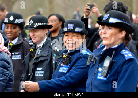 Londres, Angleterre, Royaume-Uni. Célébration des 100 ans de femmes dans la Police métropolitaine, qui coïncide avec la Journée internationale de la femme, le 8 mars 2019 Banque D'Images