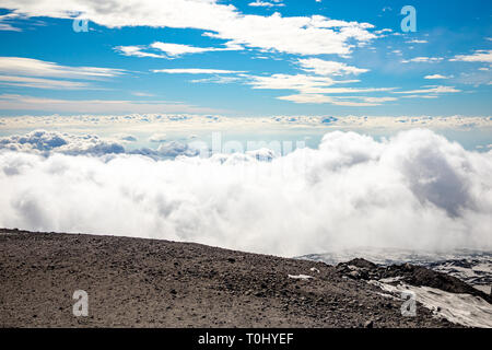 Vue panoramique sur les nuages de l'Etna à Catane, Sicile, Italie Banque D'Images