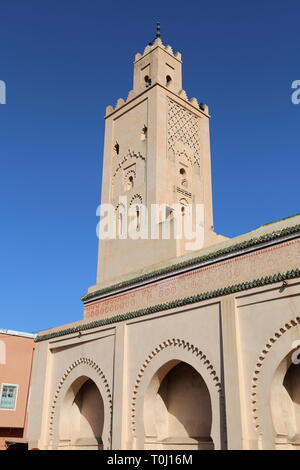 La mosquée Bab Doukkala, Rue Lalla Fatima Zahra, Medina, Marrakech, Marrakesh-Safi région, le Maroc, l'Afrique du Nord Banque D'Images