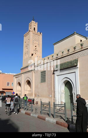 La mosquée Bab Doukkala, Rue Lalla Fatima Zahra, Medina, Marrakech, Marrakesh-Safi région, le Maroc, l'Afrique du Nord Banque D'Images