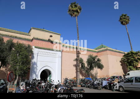 La mosquée Bab Doukkala, Rue Lalla Fatima Zahra, Medina, Marrakech, Marrakesh-Safi région, le Maroc, l'Afrique du Nord Banque D'Images