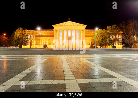 Budapest, place des Héros de la nuit Banque D'Images