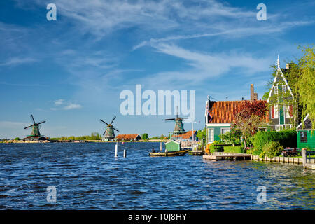 Les moulins à vent de Zaanse Schans en Hollande. Zaandam, Pays-Bas Banque D'Images