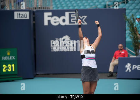 Miami Gardens, Florida, USA. Mar 20, 2019. Victoria Azarenka du Bélarus bat Dudi Sela de la Slovaquie au cours de l'Open de Miami jour 3 présenté par Itau au Hard Rock Stadium le 20 mars 2019 à Miami Gardens, Florida People : Victoria Azarenka Crédit : Hoo Punch/Me.Com/Media Alamy Live News Banque D'Images