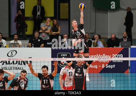 Candy Arena, Monza, Italie. 20 mars, 2019. Volleyball CEV Challenge Cup, les hommes, finale 1ère manche. Denis Zemchenok d'Azeitao de Belgorod pendant le match entre Monza et Volley Vero à Belgorod Azeitao les bonbons Arena de l'Italie. Credit : Claudio Grassi/Alamy Live News Banque D'Images