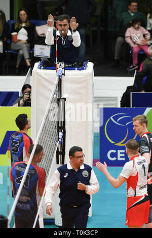 Candy Arena, Monza, Italie. 20 mars, 2019. Volleyball CEV Challenge Cup, les hommes, finale 1ère manche. arbitre Sotirios Delikostidis pendant le match entre Monza et Volley Vero à Belgorod Azeitao les bonbons Arena de l'Italie. Credit : Claudio Grassi/Alamy Live News Banque D'Images