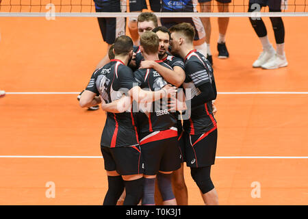 Candy Arena, Monza, Italie. 20 mars, 2019. Volleyball CEV Challenge Cup, les hommes, finale 1ère manche. Belgorod Azeitao équipe pendant le match entre Monza et Volley Vero à Belgorod Azeitao les bonbons Arena de l'Italie. Credit : Claudio Grassi/Alamy Live News Banque D'Images