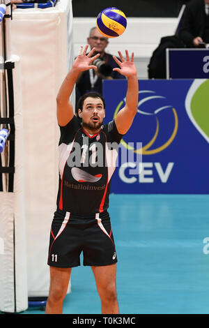 Candy Arena, Monza, Italie. 20 mars, 2019. Volleyball CEV Challenge Cup, les hommes, finale 1ère manche. Poroshin romaine de Belgorod Azeitao pendant le match entre Monza et Volley Vero à Belgorod Azeitao les bonbons Arena de l'Italie. Credit : Claudio Grassi/Alamy Live News Banque D'Images