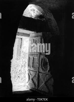 L'archéologie, Israël, Beit shéarim, excavations, nécropole, catacombes, vue de l'intérieur, entrée, 1950, porte, tombe, tombe, Beit Shearim, Beit She arim, parc national, la géographie, les voyages, l'Asie de l'Ouest, Moyen-Orient, 20e siècle, années 1950, années 50, historique, historique Additional-Rights Clearance-Info-,-Not-Available Banque D'Images