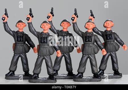 Des jouets, des figurines, garde des soldats de l'armée nationale populaire, faite par VEB-Hämm Spielzeugland Meng.., Werk, Effelder East-Germany, vers 1987, Additional-Rights Clearance-Info-Not-Available- Banque D'Images