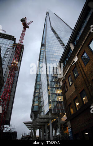 Southwark London Angleterre Guy's Hospital et le fragment dans la pluie Banque D'Images