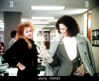 MELANIE GRIFFITH, Sigourney Weaver, TRAVAILLE, 1988 Banque D'Images