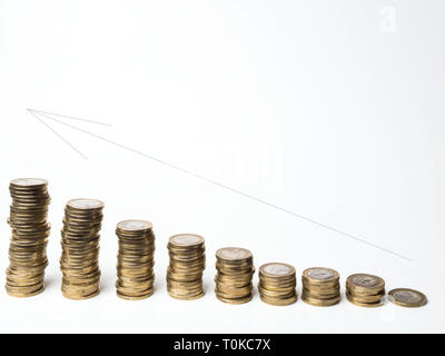 Image de tas de pièces en euro sur blanc avec un espace réservé au texte Banque D'Images