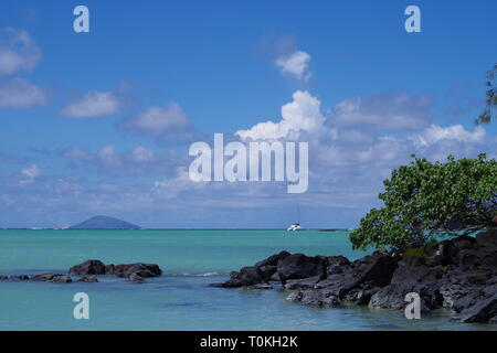 L'Île ronde, l'Ile Maurice à partir de la côte à Calodyne Banque D'Images