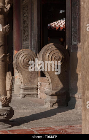 En forme de tambour au Temple Lungshan pierre de roulement, Lukang Township, Changhua County, Taiwan Banque D'Images