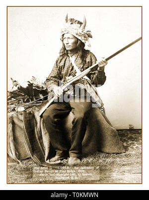 Peu d'Oglala, leader du groupe, portrait studio, assis, Hollywood Crédit : photo archive / MediaPunch Banque D'Images