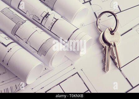 Tonique et selective focus image. Trousseau de clés sur le plan de maison Banque D'Images