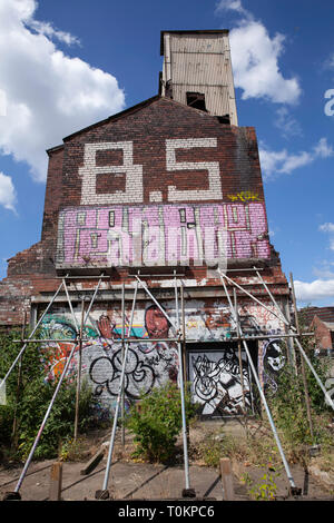 Sheffield graffiti, au centre ville, sur certains vieux bâtiments. Banque D'Images