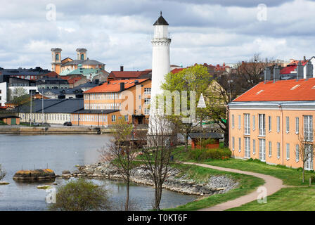 Phare sur Stumholmen et baroque église Fredrikskyran (Fredrik) construit 1720 à 1744 conçu par Nicodème Tessin le Jeune sur Trosso liste île Banque D'Images