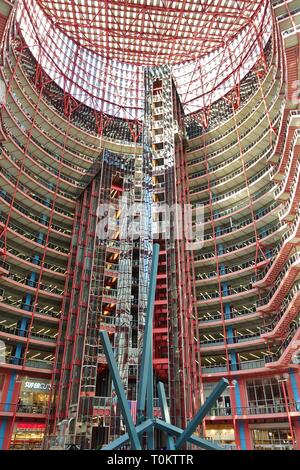 CHICAGO, IL - 15 FEB 2019- vue de l'intérieur du monument James R. Thompson Center (JRTC) (État de l'Illinois) bâtiment situé dans la boucle de Chicago, je Banque D'Images