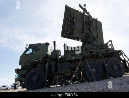 Un système radar TPS-75 se trouve à la base de l'opération de l'avant pour le 726e Escadron de l'air sur la gamme de formation et d'essai au Nevada (NTTR) Mars 19, 2019. Le TPS-75 peuvent émettre de la surveillance radar de 240 milles marins à l'aéronef avec les yeux sur l'ensemble du NTTR. (U.S. Air Force photo par un membre de la 1re classe Bryan Guthrie) Banque D'Images