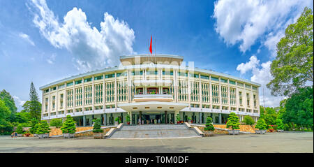 Vue avant, Palais de la Réunification, dont le travail de président et de gouvernement à reconnaître les lieux historiques nationaux à Ho Chi Minh Ville, Vietnam Banque D'Images