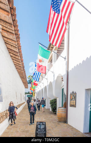 Dans la rue en Espagne La Arcada boutiques dans Santa Barbara, CA Banque D'Images