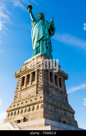 Statue de la liberté, Statue de la liberté New York City Standing Tall sur Ellis Island Banque D'Images