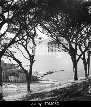 Géographie / voyages, France, Saint-Tropez, vue, vue de la forteresse sur le village et la baie de Sainte-Maxime, 1950 Additional-Rights Clearance-Info-Not-Available- Banque D'Images