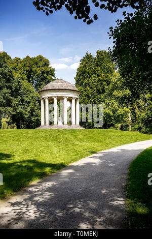 Dans le Temple de Leibniz Georgengarten de Hanovre dans le cadre de l'Herrenhäuser Gardens, Virginia, United States Banque D'Images