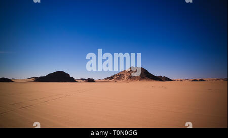 Résumé Rock formation à Tegharghart à Tassili nAjjer parc national en Algérie Banque D'Images