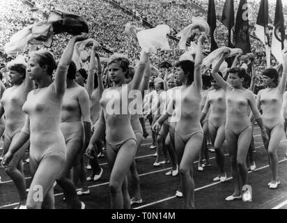 Géographie / voyage, Allemagne, East-Germany, organisations, Sportvereinigung Dynamo, les gymnastes à l'ouverture de la gymnaste et sports réunion du GDR, Leipzig, 1.8.1963, Additional-Rights Clearance-Info-Not-Available- Banque D'Images