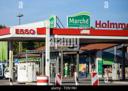 13.10.2018. Hambourg, Allemagne. Station essence ESSO. Esso est un nom commercial pour ExxonMobil et ses sociétés liées. Banque D'Images