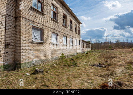 Les bâtiments militaires abandonnés dans la ville de Skrunda en Lettonie. armée soviétique, héritage chambres vides Banque D'Images