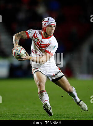 St Helens Saints' Theo Fages en action contre les London Broncos, au cours de la Super League Betfred match au stade totalement méchants, St Helens. Banque D'Images