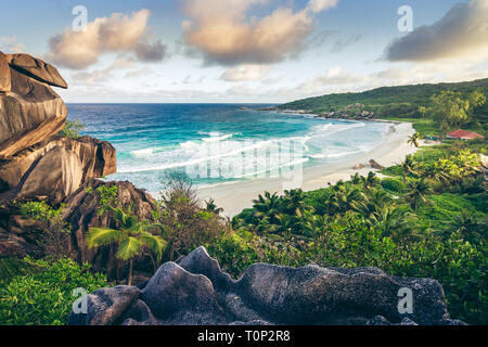 Vue imprenable sur la Grande Anse beach situé sur l'île de La Digue, Seychelles Banque D'Images