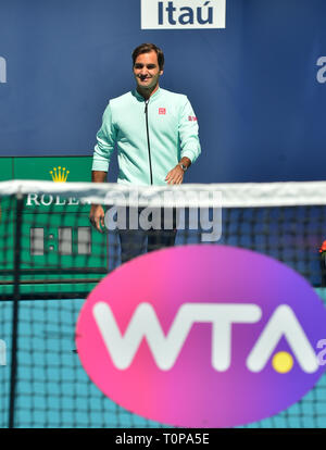 Miami Gardens, Florida, USA. Mar 20, 2019. Roger Federer de la Suisse pendant la cérémonie d'inauguration avant le premier match de l'Open de Miami Jour3 au Hard Rock Stadium le 20 mars 2019 à Miami Gardens, en Floride. Credit : Mpi10/media/Alamy Punch Live News Banque D'Images