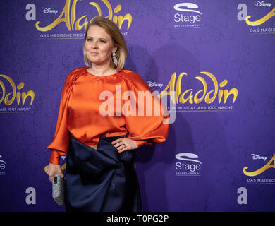 Stuttgart, Allemagne. Mar 21, 2019. Singer Patricia Kelly vient à la première de la comédie musicale "Aladdin". Credit : Fabian Sommer/dpa/Alamy Live News Banque D'Images