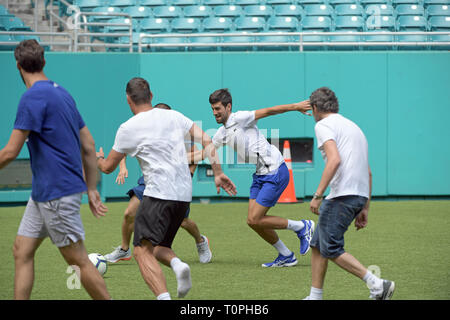 Miami Gardens, Florida, USA. Mar 21, 2019. Novak Djokovic travaille au cours de la quatrième journée de l'Open de tennis de Miami le 21 mars 2019 à Miami Gardens, en Floride. People : Novak Djokovic Crédit : Hoo Punch/Me.Com/Media Alamy Live News Banque D'Images